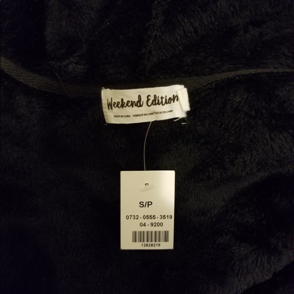 Black Fuzzy Cropped Hoodie - Picture 4 of 4